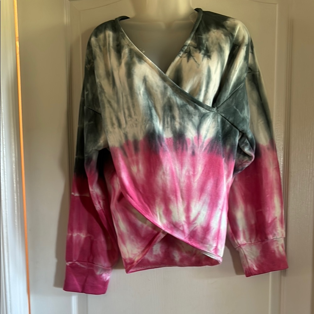 POL Women's Tie-Dye V-Neck Sweatshirt